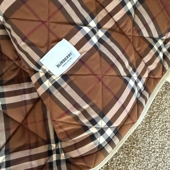 BNWOT! Never worn, only removed tags! Burberry - Quilted Barn Jacket Soft fawn L - Picture 4 of 15